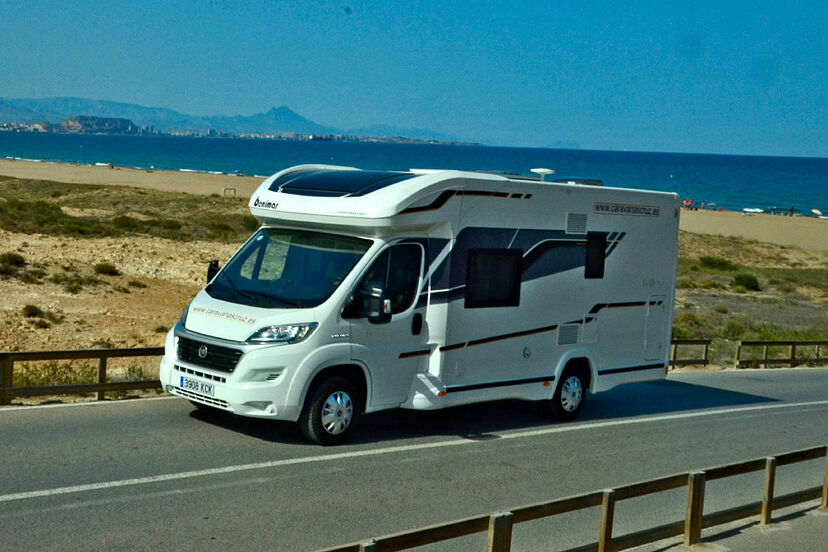 Todo lo que debes saber para ser un buen 'campista' y evitar una multa con tu camper 21 Motor16 caravana