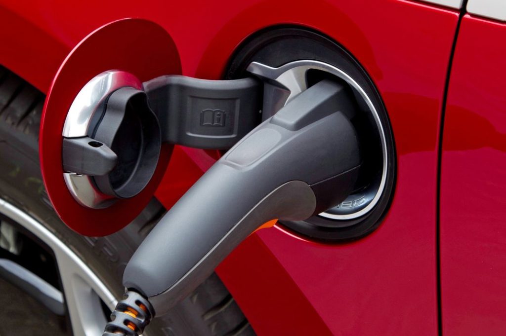 Ventas en Europa: los vehículos alternativos ya suponen la mitad del mercado 2 Motor16 cargador coche electrico EP Motor16