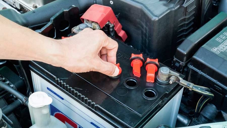 Altas temperaturas: el detonante para destrozar tu coche en vacaciones 133 Motor16 bateria del coche