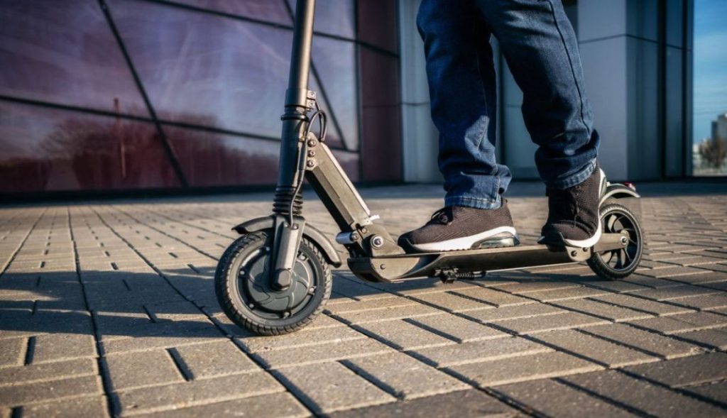 Ahora son los médicos los que cargan contra el uso de los patinetes eléctricos 133 Motor16 cuidado