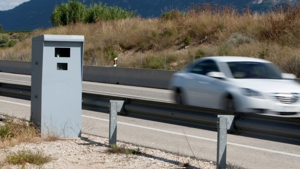 Radares de cruce: el nuevo 'arma' que va a implantar la DGT en las carreteras 2 Motor16 vigilancia