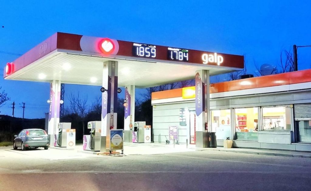 Si te vas a la playa de vacaciones, estas son las gasolineras en las que debes repostar 198 Motor16 económico