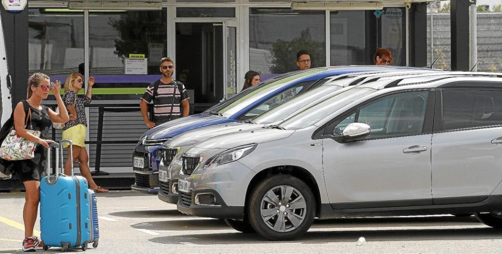 Si vas a alquilar un coche para tus vacaciones, con estos consejos no vas a fallar 156 Motor16 consejos