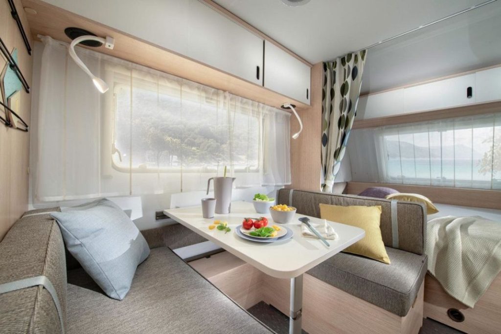 La caravana low cost perfecta tiene cuatro camas y es más cómoda que un hotel 3 Motor16 imagen 118 Motor16