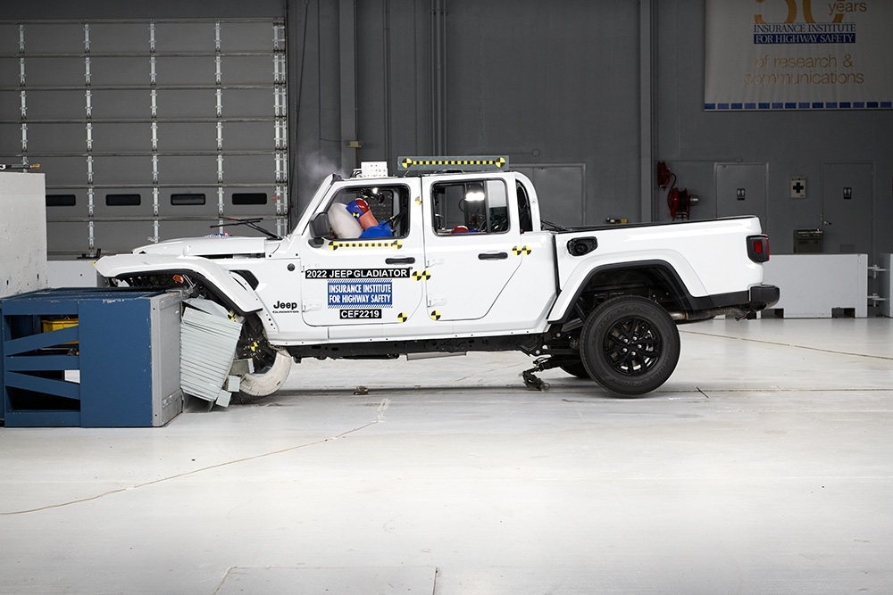 ¿Te preocupa la seguridad de los pick ups de talla europea? Al IIHS también 1 Motor16 jeep gladiator seguridad pick ups crash test iihs Motor16