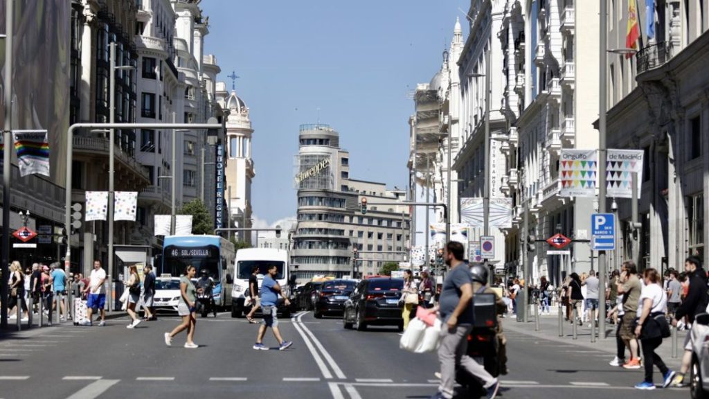 El desfile del Orgullo llega a Madrid. Estas son las calles que debes evitar el próximo sábado 30 Motor16 Gran Vía de Madrid. Calles. Imagen.