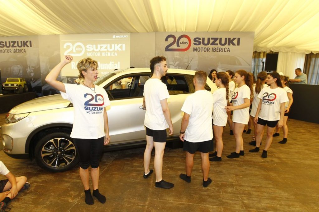 record suzuki vitara 23 personas dentro 202313 Motor16