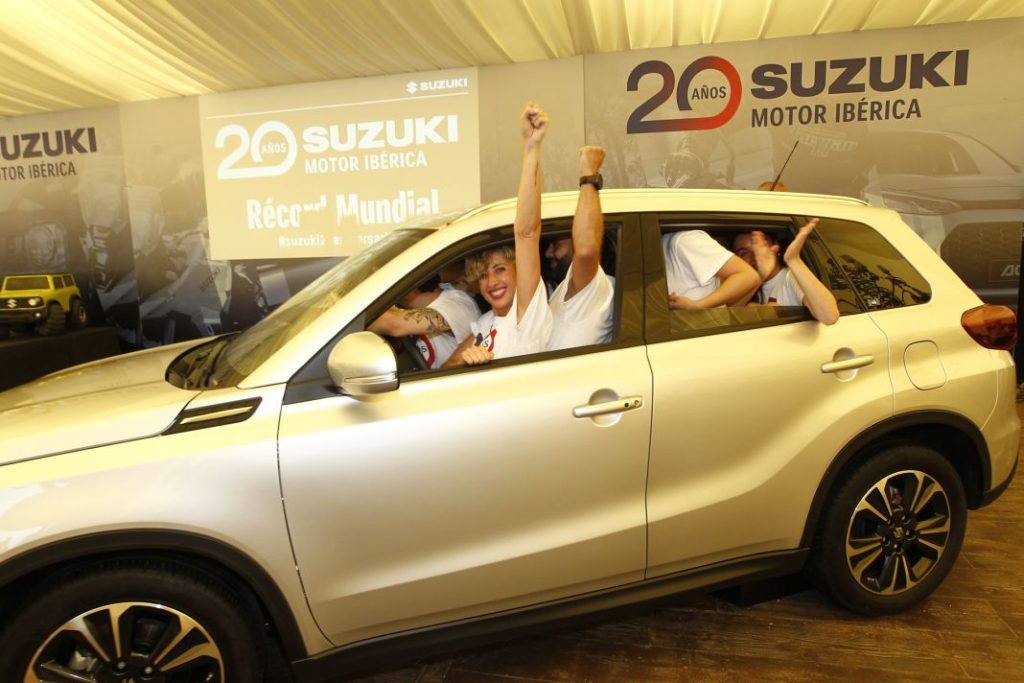 record suzuki vitara 23 personas dentro 202317 Motor16