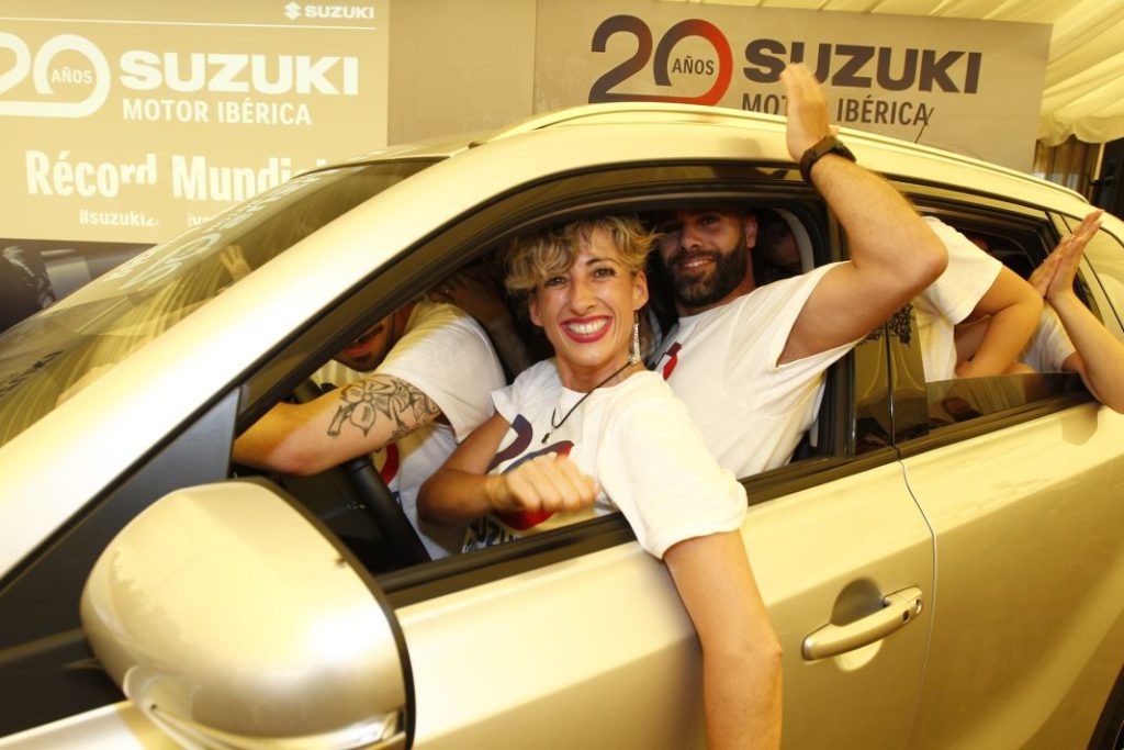 record suzuki vitara 23 personas dentro 202318 Motor16