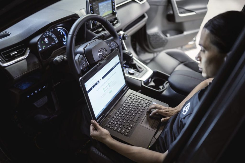 Toyota amplía de 10 a 15 años la garantía oficial gratuita 1 Motor16 Para acogerse a la garantía hay que realizar una revisión en la red de concesionarios de Toyota.