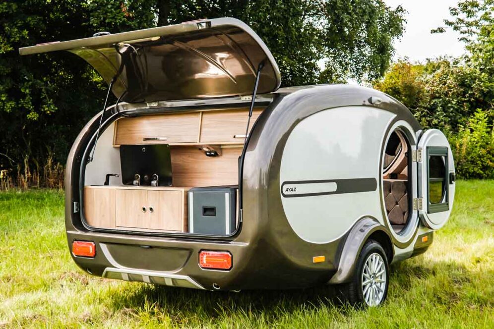 Esta es la caravana definitiva: cuesta 10.000 euros, tiene cama doble y un equipamiento de primera 22 Motor16 Cub