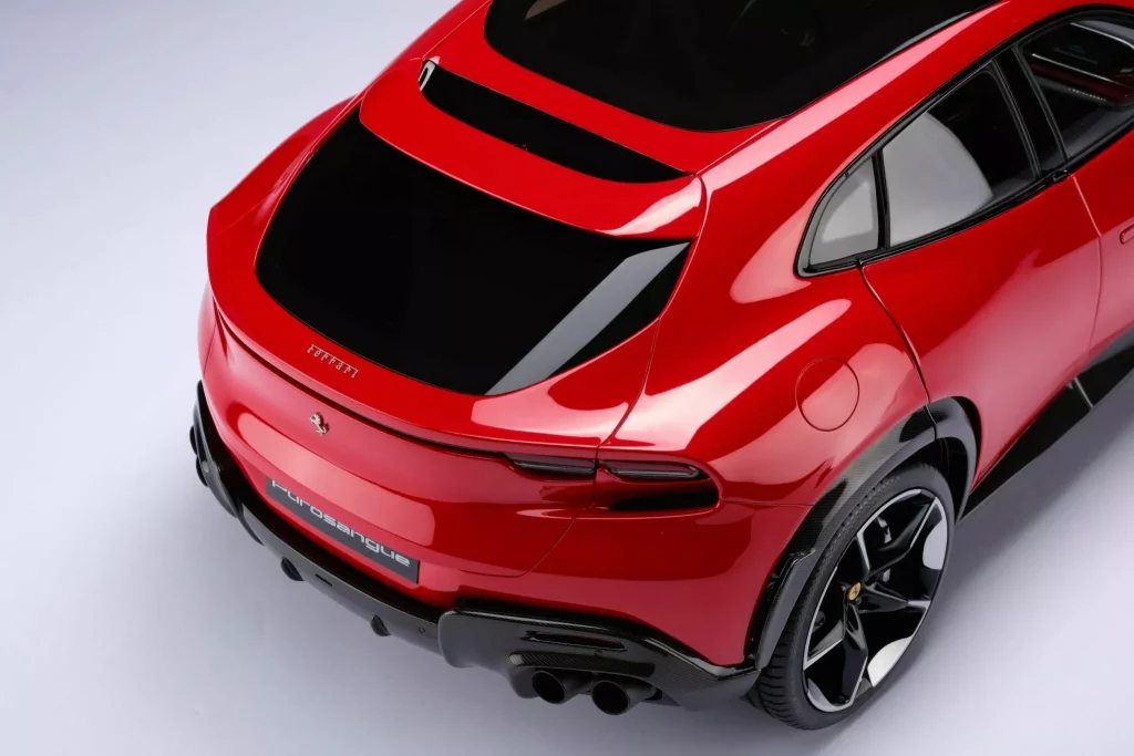 2023 Ferrari Purosangue Amalgam. Imagen detalle trasero.