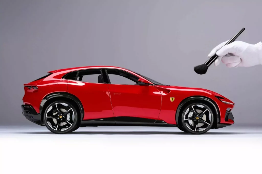 2023 Ferrari Purosangue Amalgam. Imagen lateral.