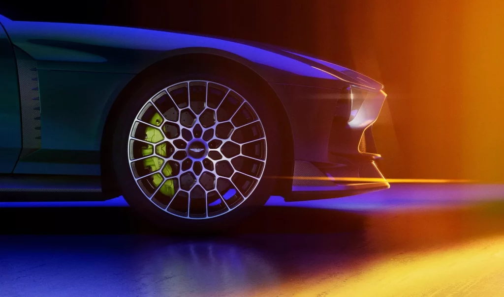 Valour. El Aston Martin más especial, cuelga el cartel de 'todo vendido' 19 Motor16 2023 Aston Martin Valour 17 Motor16