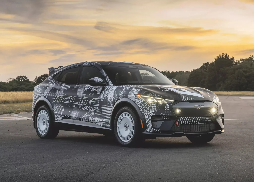 2023 Ford Mustang Mach-E Rally. Imagen estática frontal.