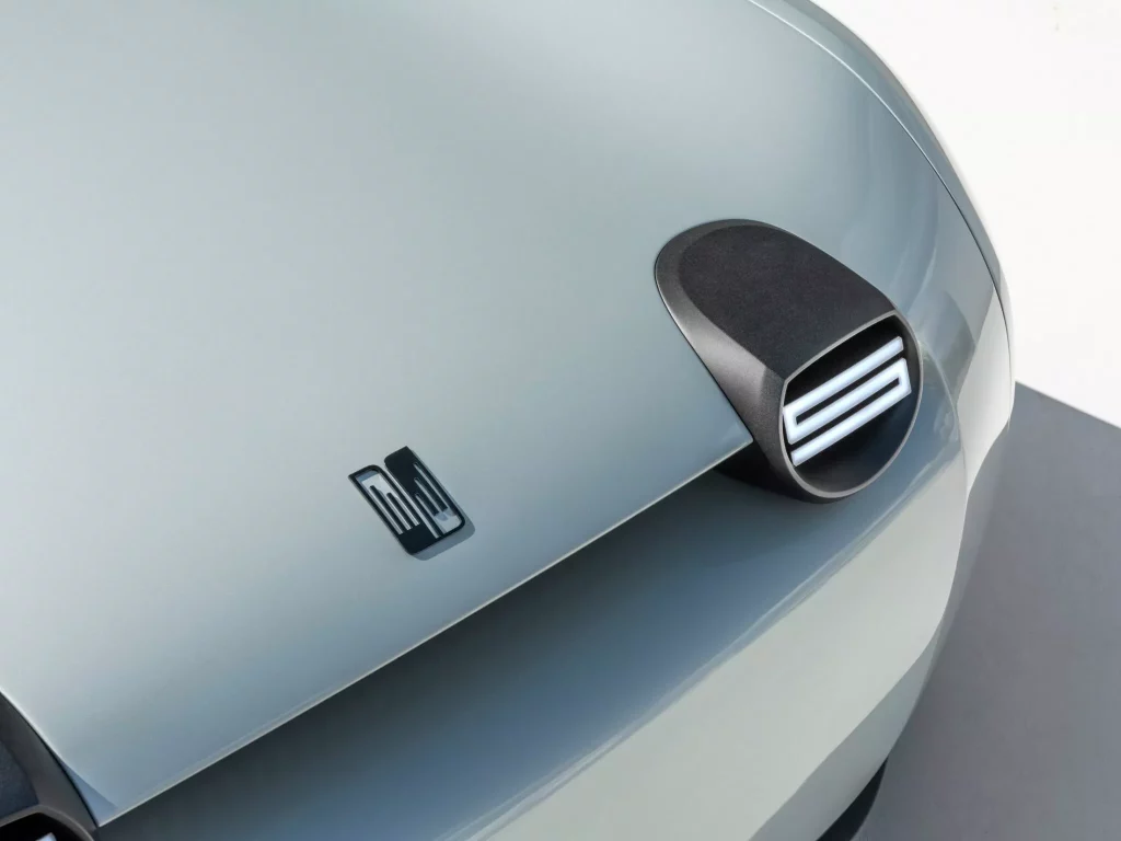 Makkina reedita el Triumph TR25 sobre la base de un BMW i3 23 Motor16 2023 Makkina Triumph TR25 19 Motor16