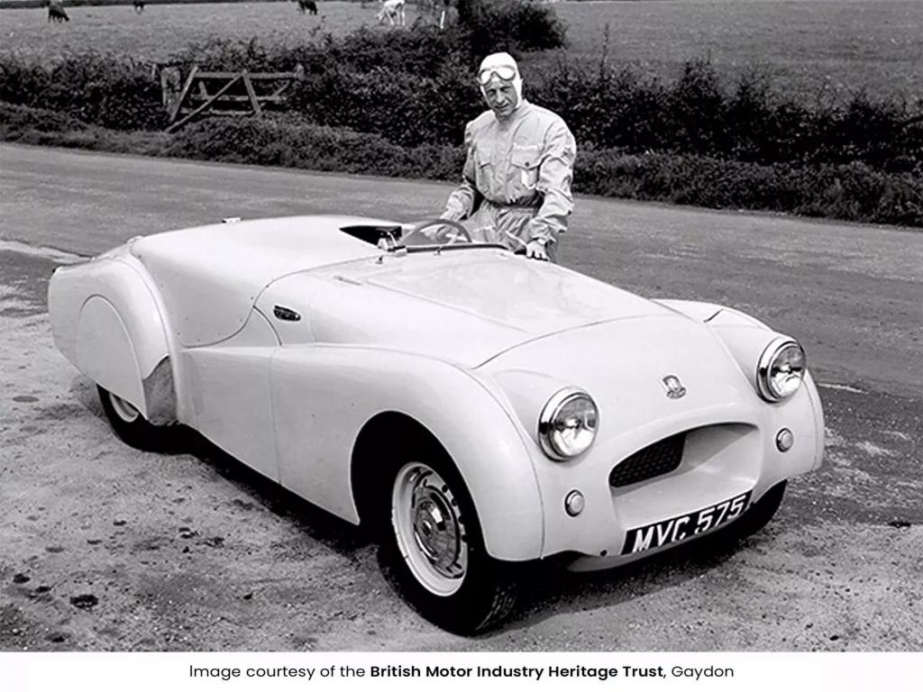 Makkina reedita el Triumph TR25 sobre la base de un BMW i3 1 Motor16 2023 Makkina Triumph TR25. Imagen TR2 original.