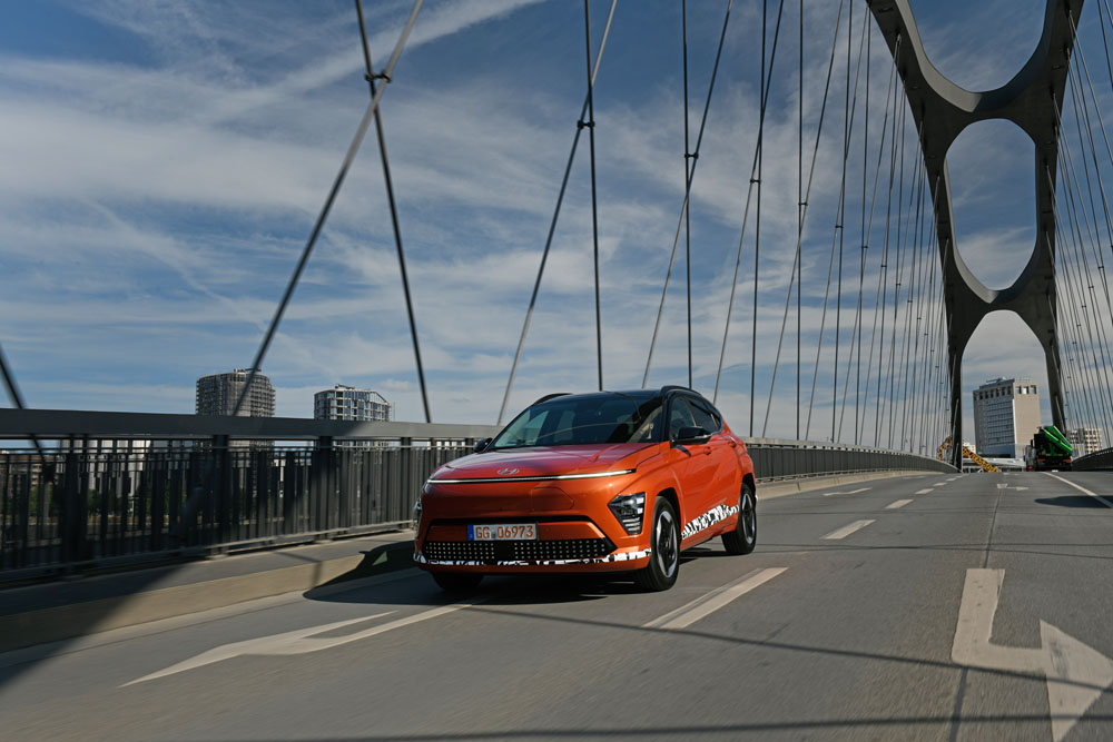 Hyundai Kona EV: conducimos un SUV '0 emisiones' que mejora en todo 15 Motor16 2023 al volante Hyundai Kona EV 4 1 Motor16