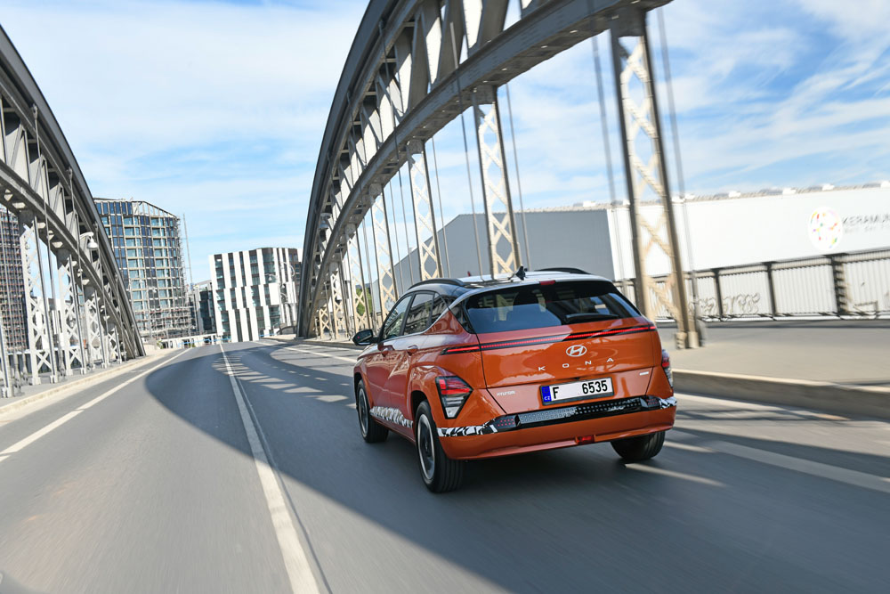 Hyundai Kona EV: conducimos un SUV '0 emisiones' que mejora en todo 17 Motor16 2023 al volante Hyundai Kona EV 6 1 Motor16