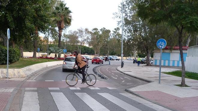 La DGT lo deja claro en la Ley de Tráfico: así debe comportarse un ciclista 81 Motor16 2023 bicletas adelantamiento multas dgt 3 Motor16