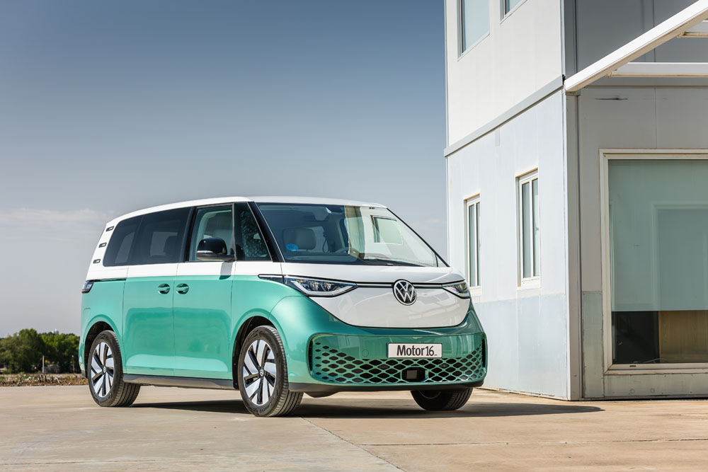 Probamos el Volkswagen ID.Buzz. Un hippy con posibles 1 Motor16 2023 Prueba Volkswagen ID.Buzz Pro. Imagen estática frontal.