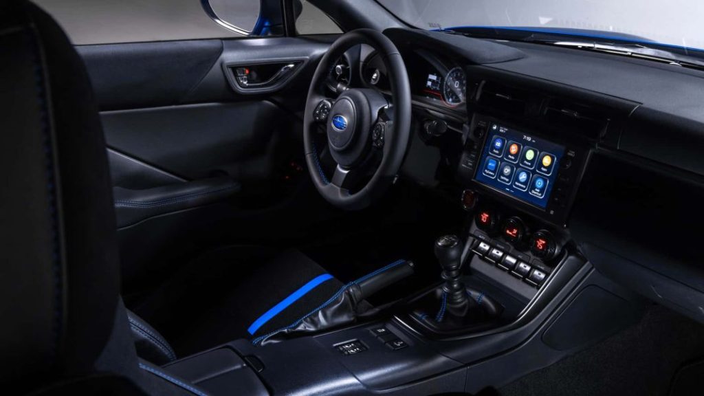Subaru BRZ tS. La versión tocada por STI 4 Motor16 2023 Subaru BRZ tS. Imagen interior.
