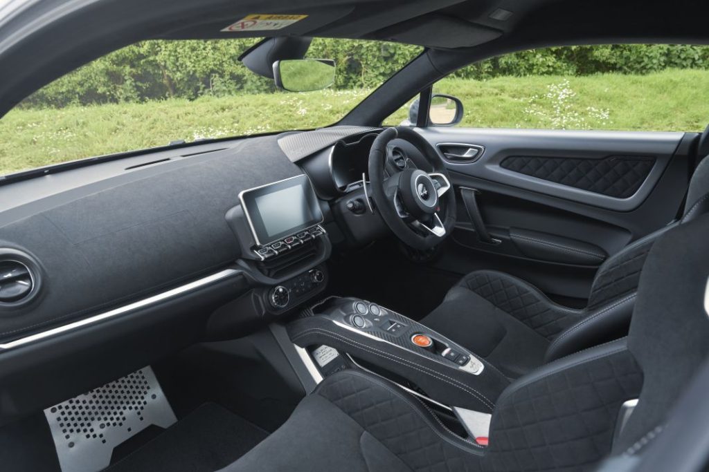 Alpine A110 S Enstone Edition: 300 unidades con piezas fabricadas en el “taller” de Fórmula 1 16 Motor16 Alpine A110 S Enstone Edition 11 Motor16