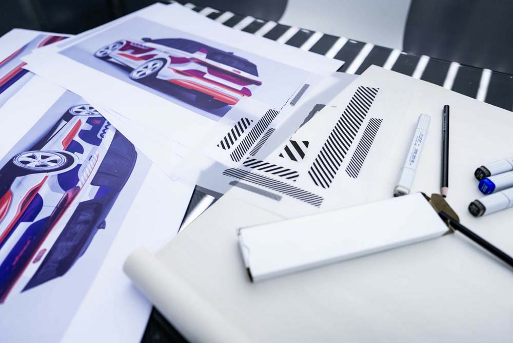 Así camufla Audi a sus prototipos. Confundir con vinilos a medida 4 Motor16 Audi Q6 e-tron prototipo camuflado.