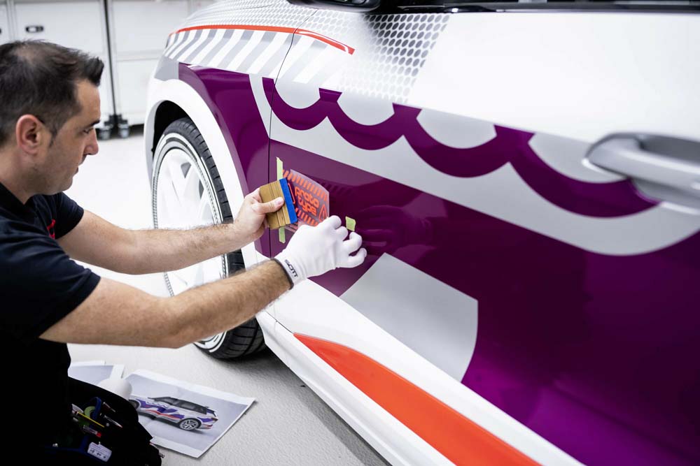 Así camufla Audi a sus prototipos. Confundir con vinilos a medida 3 Motor16 Audi Q6 e-tron prototipo camuflado.