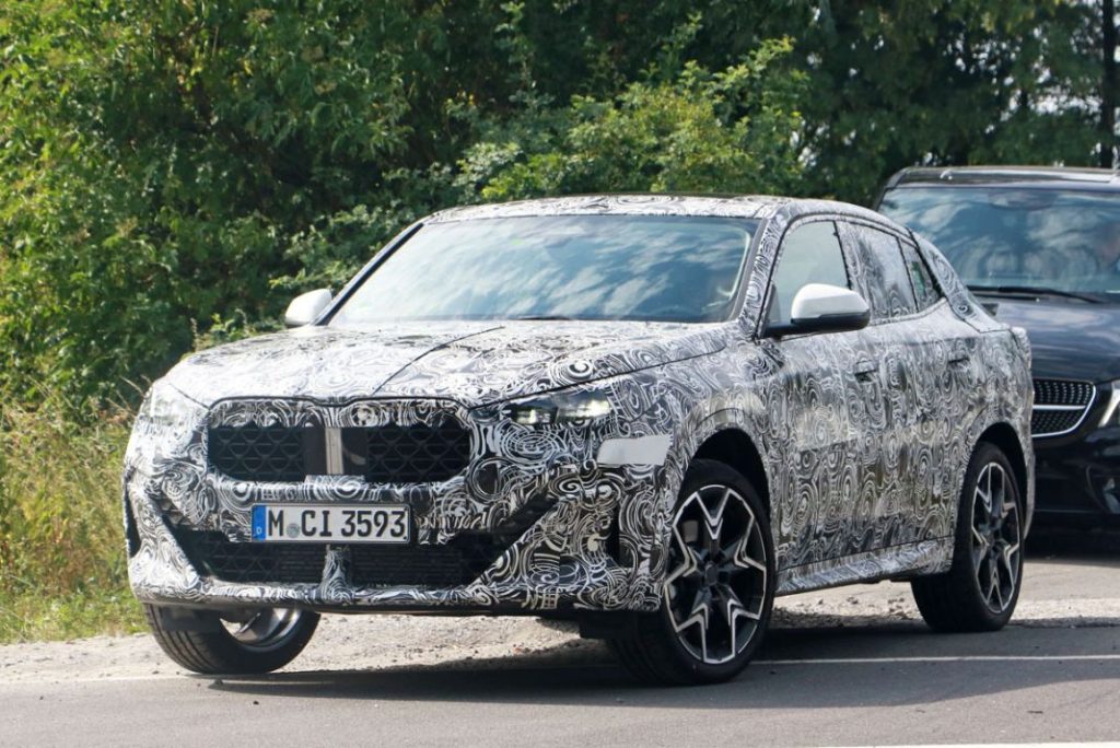 El BMW X2 muestra, otra vez, su nuevo estilo de SUV coupé 12 Motor16 BMW X2 base less camo 10 Motor16