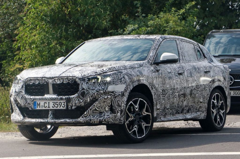 El BMW X2 muestra, otra vez, su nuevo estilo de SUV coupé 13 Motor16 BMW X2 base less camo 11 Motor16