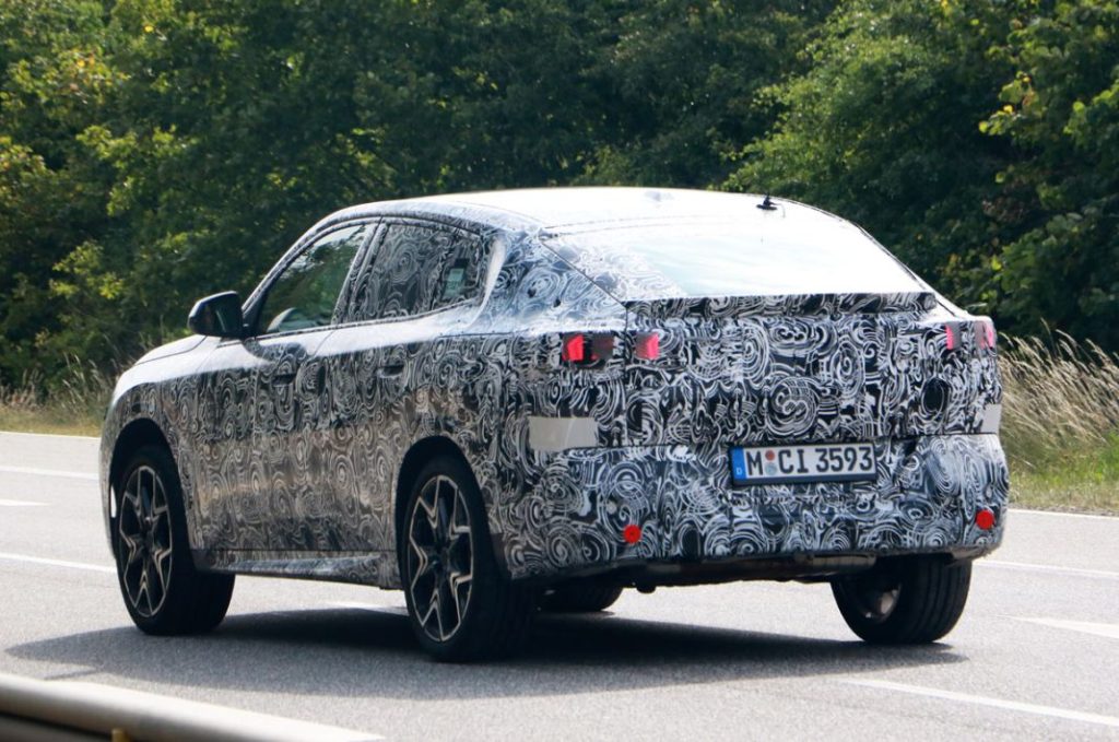 El BMW X2 muestra, otra vez, su nuevo estilo de SUV coupé 18 Motor16 BMW X2 base less camo 16 Motor16