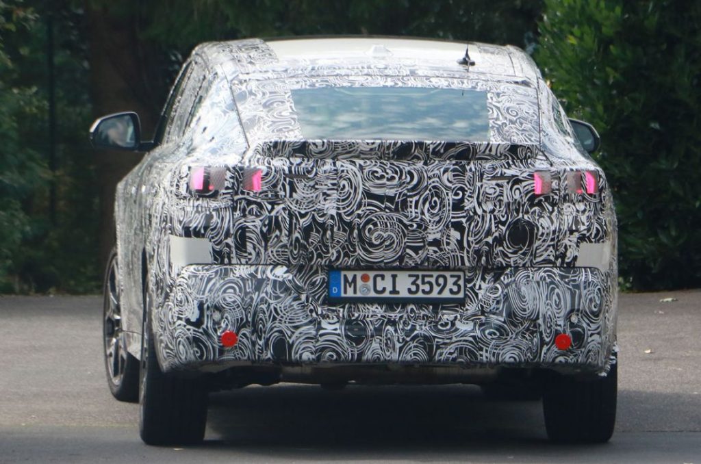 El BMW X2 muestra, otra vez, su nuevo estilo de SUV coupé 10 Motor16 BMW X2 base less camo 8 Motor16