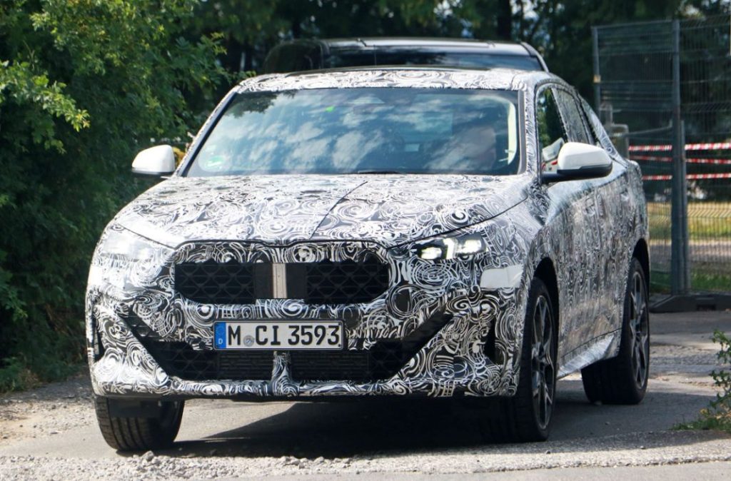 El BMW X2 muestra, otra vez, su nuevo estilo de SUV coupé 11 Motor16 BMW X2 base less camo 9 Motor16