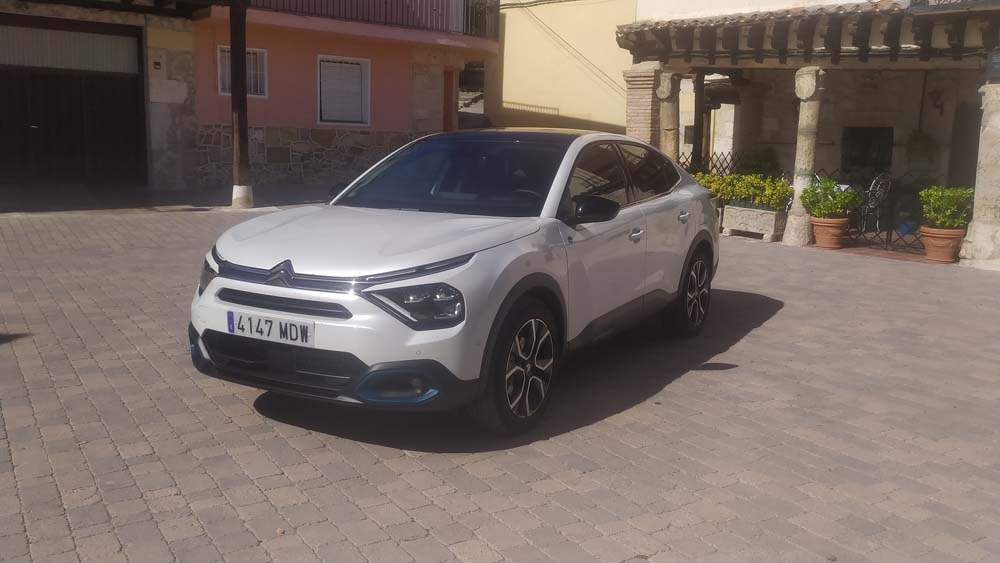 Estos son, para la OCU, los mejores coches eléctricos por menos de 35.000 euros 3 Motor16 Citroen E C4 X 15 Motor16