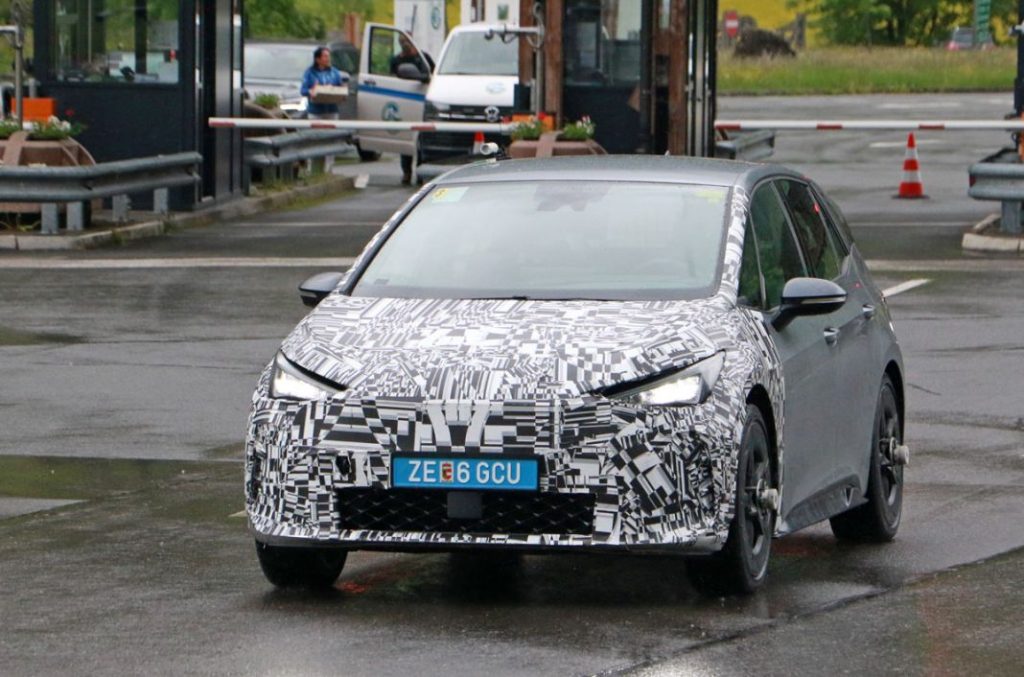 Al Cupra Born le llega la hora de renovarse 3 Motor16 Cupra Born facelift 1 Motor16