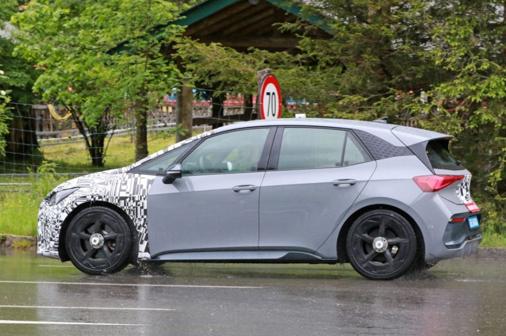 Al Cupra Born le llega la hora de renovarse 17 Motor16 Cupra Born facelift 15 Motor16