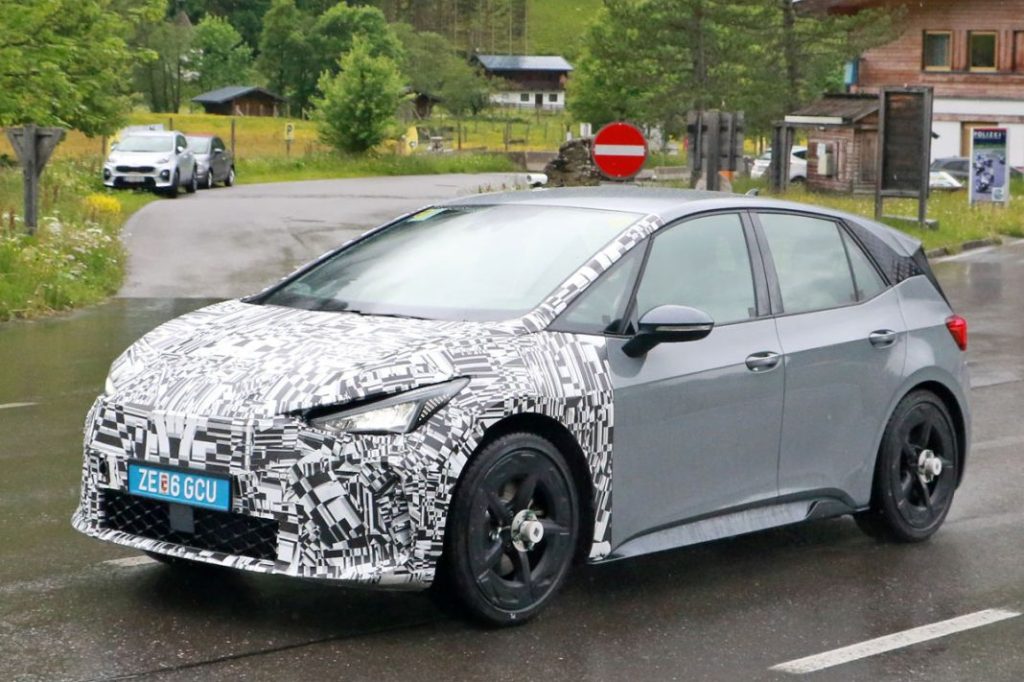 Al Cupra Born le llega la hora de renovarse 5 Motor16 Cupra Born facelift 3 Motor16