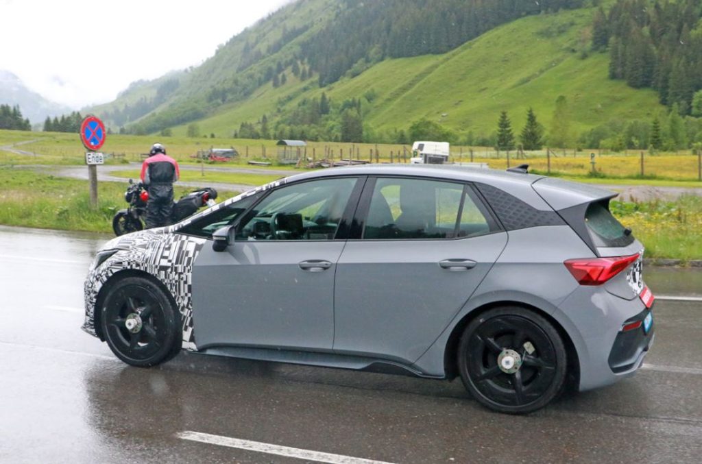 Al Cupra Born le llega la hora de renovarse 9 Motor16 Cupra Born facelift 7 Motor16