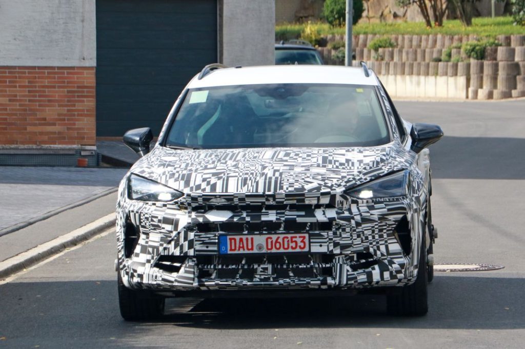 El Cupra Formentor recibirá su primera renovación a finales de 2023 3 Motor16 Cupra Formentor facelift 1 Motor16