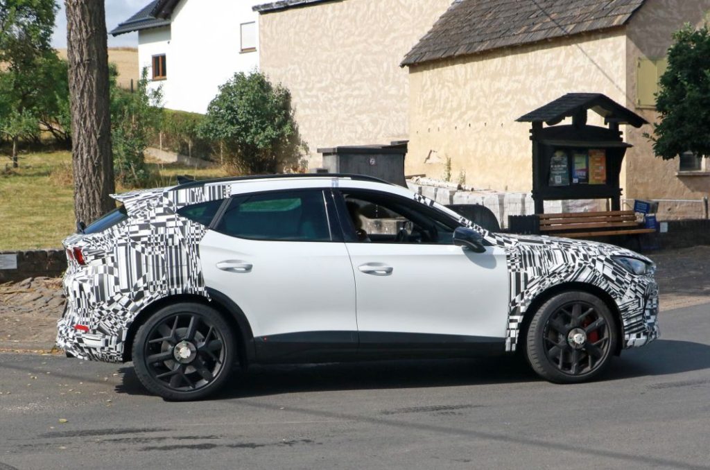 El Cupra Formentor recibirá su primera renovación a finales de 2023 9 Motor16 Cupra Formentor facelift 8 Motor16