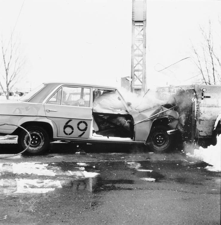 El primer airbag lo desarrolló Mercedes.