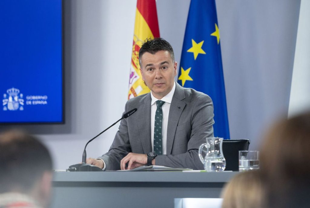 Perte VEC II: ya está en marcha 1 Motor16 El ministro de Industria, Comercio y Turismo, Héctor Gómez, confirmó la convocatoria del PERTE VEC II.