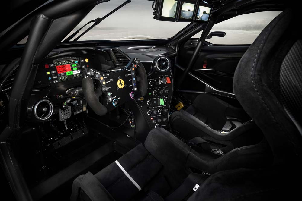Así se le quitan las pegatinas al Ferrari KC23, un bólido único 4 Motor16 Ferrari KC23 16 1 Motor16