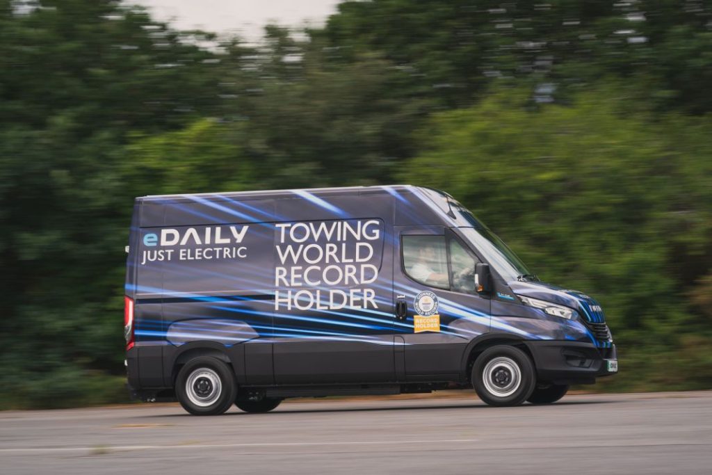 Iveco e Daily Tow World Record Luc Lacey 0056 Motor16