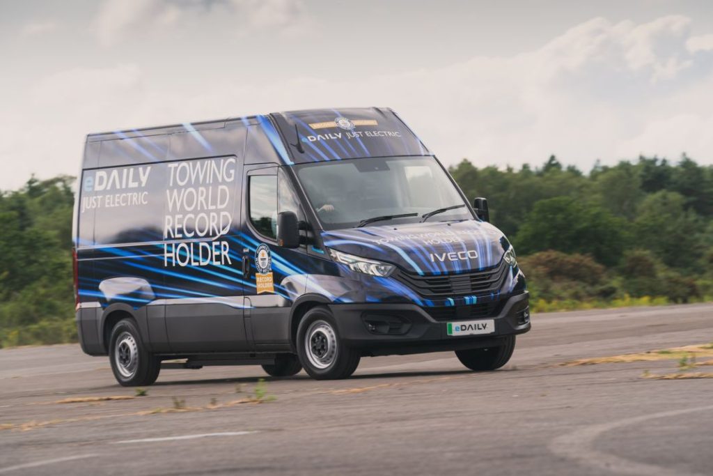 Iveco e Daily Tow World Record Luc Lacey 0059 Motor16
