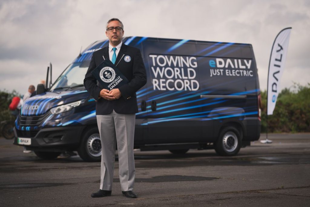 Iveco e Daily Tow World Record Luc Lacey 0110 Motor16
