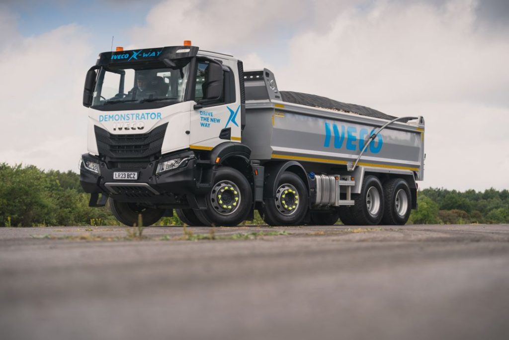 Iveco e Daily Tow World Record Luc Lacey 0114 Motor16