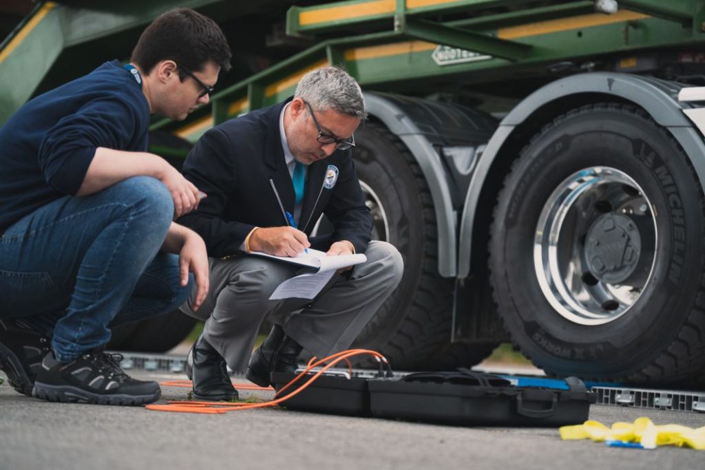Iveco e Daily Tow World Record Luc Lacey 01421 Motor16