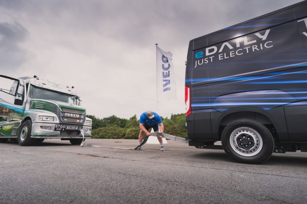 Iveco e Daily Tow World Record Luc Lacey 01691 Motor16